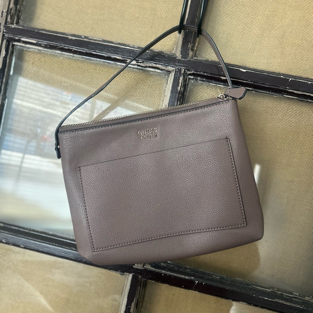 GUESS Brown began pebble Leather Bag